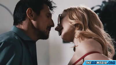 Sessu romanticu cù una bionda slutty