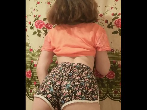 ❤️ Una ghjovana sexy si spoglia i pantaloncini davanti à a camera ️ Video cazzo à porn co.xlxxporno.ru ️❤