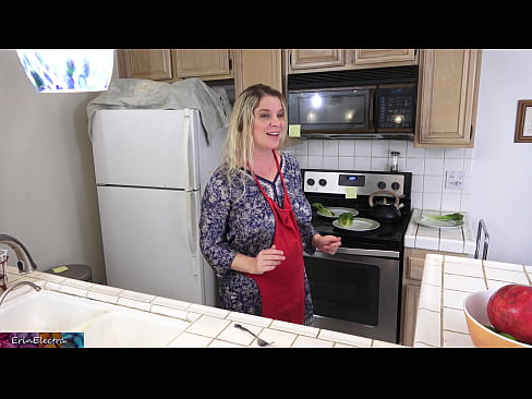 ❤️ Stepmom u munghje in cucina prima di a so data ️ Video cazzo à porn co.xlxxporno.ru ️❤